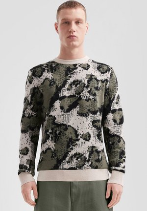 - Sweter