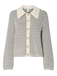 Pružićasti kardigan s dugmadi sprijeda, s crno-bijelim cik-cak uzorkom, velikim ovratnikom i teksturiranim pletenim materijalom.