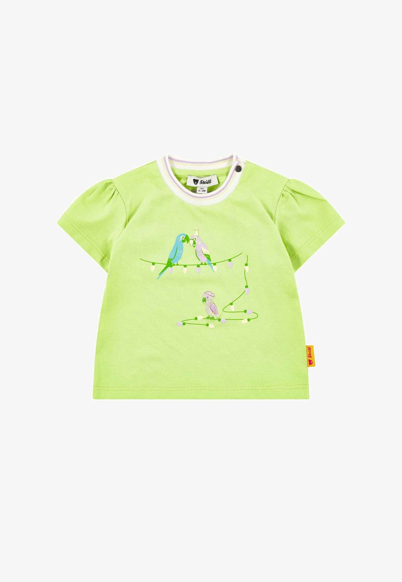 T-shirt vert à manches courtes pour tout-petit avec manches bouffantes, présentant un graphisme coloré d'oiseau et un détail décoratif de branche. Tissu en coton avec un col côtelé.
