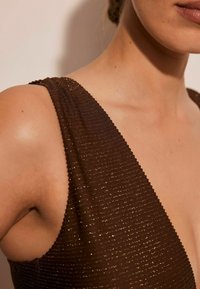Mint Velvet PLUNGE RUCHED - Badpak - bronze sparkle rib