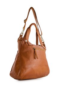 Sac à main en cuir tan avec deux poignées latérales et une bandoulière amovible. Il dispose d'une poche frontale zippée et d'une texture lisse.