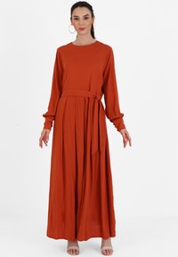 Modanisa Maxi šaty - copper color