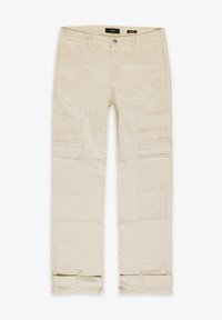 Pantalon cargo beige en coton avec plusieurs poches, détails surpiqués, poignets ajustables et ceinture plate à l'avant avec fermeture par bouton.