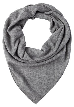 Écharpe triangulaire douce grise en tissu tricoté, disposée en boucle lâche avec une extrémité pointue pendant vers le bas.