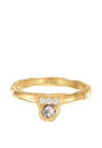 Goldplattierter Ring mit strukturiertem Band, ausgestattet mit einem zentralen grauen Stein und drei klaren Akzentsteinen, die in einer symmetrischen Anordnung gefasst sind.