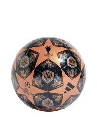 Balón de fútbol negro y cobre con diseño de la UEFA Champions League, patrón de estrellas y detalles intrincados de hojas, con una superficie texturizada.