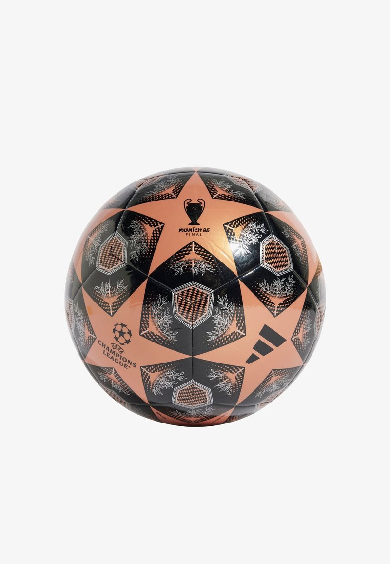 Balón de fútbol negro y cobre con diseño de la UEFA Champions League, patrón de estrellas y detalles intrincados de hojas, con una superficie texturizada.