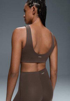 OYSHO, V-NECK COMPRESSIVE TANK TOP - Haut - brown