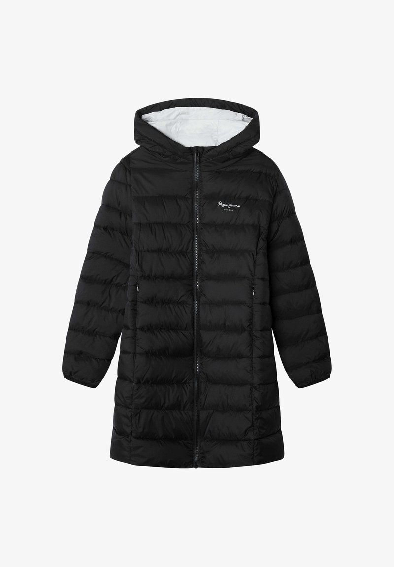 Melnā pūkainā jaka ar kapuci, ar horizontālu quilted dizainu, priekšējo rāvējslēdzēju un balto iekšējo apdari. Logo kreisajā krūtī.