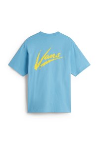 Vaaleansininen puuvillainen t-paita, jossa on suuri keltainen "Vans" -logo painettuna selkään siveltimen jälkeä jäljitellen. Lyhyet hihat, normaali istuvuus.