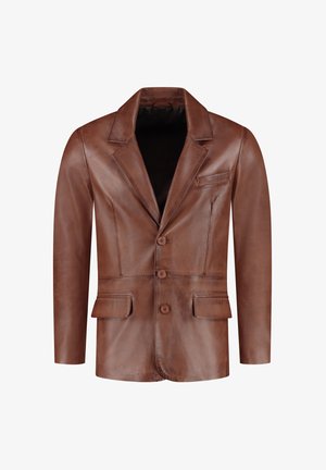 Blazer in pelle marrone con rever a punta, tre bottoni, due tasche frontali e una tasca sul petto; texture liscia e forma sartoriale.
