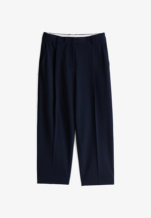 Pantalons ajustés bleu marine avec un devant plissé, des poches latérales et une coupe droite. Fabriqués en tissu léger et lisse.