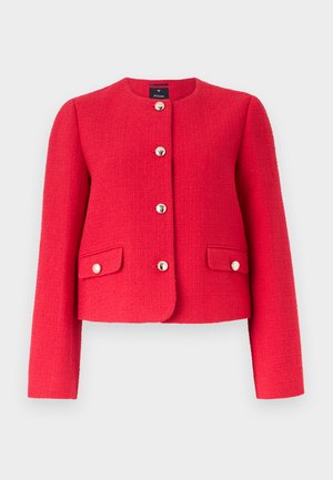 Piros, texturált női dzseki kerek nyakkivágással, elöl öt arany díszgombbal, valamint két zsebfedős, gombos részletekkel ellátott zsebbel.