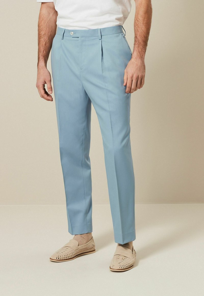 Next RELAXED FIT MOTIONFLEX - Anzughose - light blue