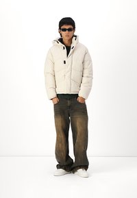 Jack & Jones JJWORLD  mleczny