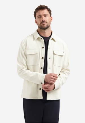 Off-white lichtgewicht overhemdjacket met een ribbelstructuur, voorzien van een knoopsluiting aan de voorkant, twee borstzakken en een klassieke kraagontwerp.