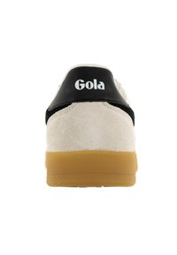 Gola Herren Sneaker in weißem und schwarzem Wildleder mit einer Sohle aus Gummi. Verfügt über eine Ferse mit Logo und glatten Stichdetails.