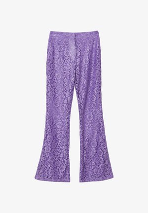 Pantaloni a campana in pizzo viola con un motivo floreale, materiale leggero e vita elastica per il massimo comfort.