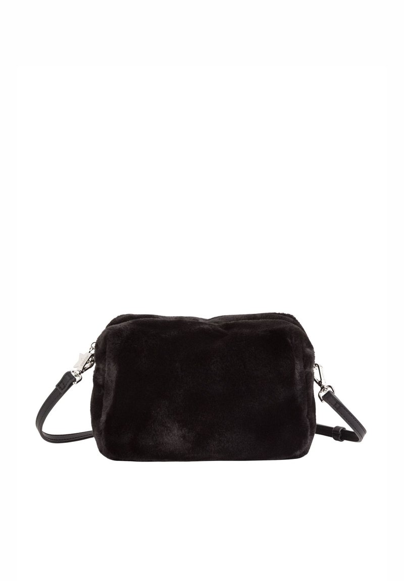 Zwarte handtas van nep bont met een rechthoekige vorm, voorzien van een ritssluiting en een afneembare leren schouderriem.
