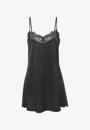 Zwart satijnen slipjurkje met kanten afwerking bij de halslijn en dunne schouderbandjes, weergegeven tegen een witte achtergrond.