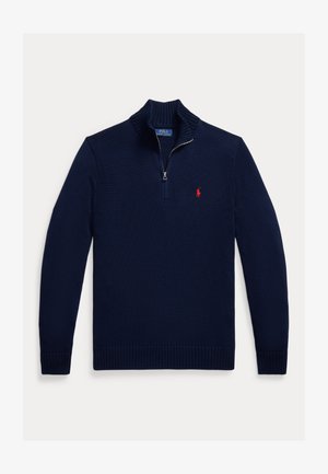 Camisola de malha azul-marinho com gola alta e fecho de correr até ao peito. Apresenta um pequeno logótipo vermelho acima do peito esquerdo e punhos e bainha com malha canelada.