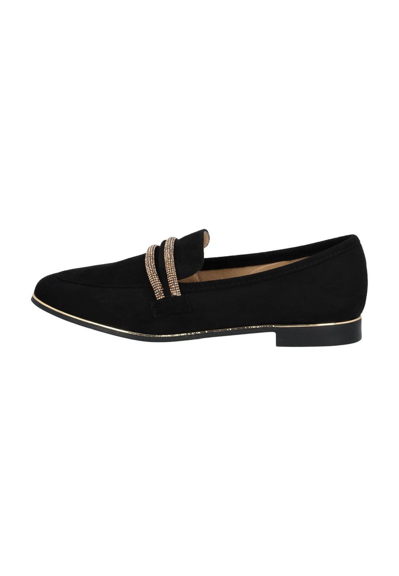 Schwarze Wildlederslipper mit zwei dekorativen, mit Metallperlen besetzten Riemen, einer erhöhten Zehenbox und einer schlanken schwarzen Gummisohle mit einem goldenen Akzent.