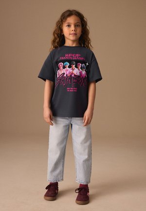 Next, REGULAR FIT - KPOP DEMON HUNTERS T-SHIRT  . - Print T-shirt - grey saja boys