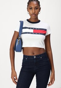 Tommy Jeans BLOCK TEE  - Nyomott mintás póló - white
