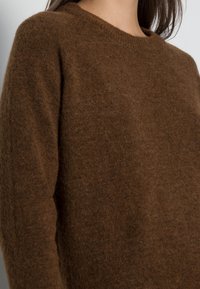 Selected Femme LULU O-NECK - Camisola - brown