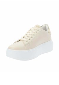 Sneakers plateforme en matière synthétique beige clair avec semelle en caoutchouc blanche, présentant un laçage visible et un marquage sur la languette.