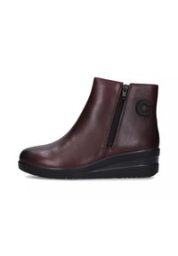 Stivaletto bordeaux in pelle liscia, con zip laterale e un accento del logo nero, dotato di suola a zeppa per un'altezza extra.