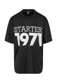 Crna majica kratkih rukava izrađena od mekog materijala s velikim bijelim natpisom "STARTER 1971" na prednjoj strani. Okrugli izrez, opušteni kroj.
