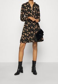 Molly Bracken Abito a camicia - black