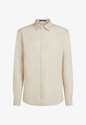 Beige overhemd met lange mouwen van linnen stof, voorzien van een button-down kraag, zes knopen aan de voorkant en subtiele borduursels van het logo op de borst.