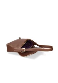 Borsa in pelle marrone con un design strutturato, chiusura con zip, dettagli in metallo dorato e fodera interna viola.