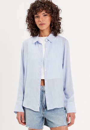 MIT LANGEN ÄRMELN - Button-down blouse - bleu