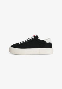 Unselected, black