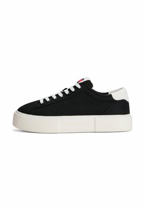 Trainers - black