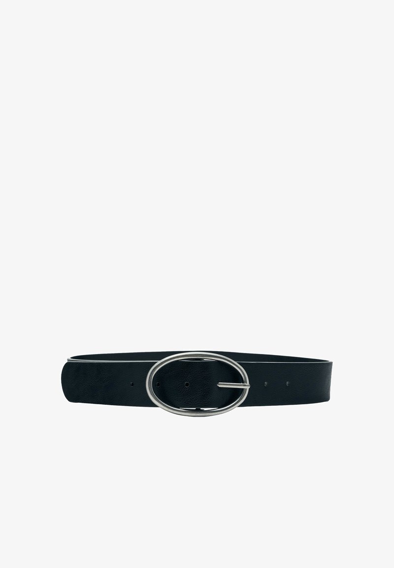 Ceinture en cuir noir avec une boucle ovale en métal argenté posée à plat sur un fond blanc.