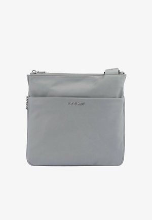 Šedá nylonová taška přes rameno s přední kapsou na zip, detailingem loga a elegantním obdélníkovým tvarem. Pevné švy a nastavitelné ramenní popruhy.