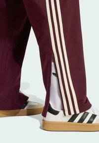 adidas Originals FIREBIRD  - Träningsbyxor - maroon   cream white