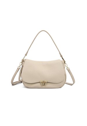 Borsa a tracolla in pelle beige con una finitura testurizzata, caratterizzata da una patta curvata, hardware dorato e una tracolla a scomparsa.