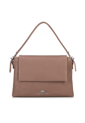 Borsa a tracolla in pelle marrone con un design strutturato, caratterizzata da una chiusura a patta, dettagli in metallo argentato e una sola tracolla.