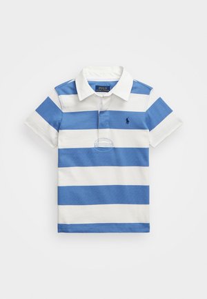 Polo de manga corta a rayas azules y blancas con cuello blanco y logo de Ralph Lauren en el pecho izquierdo.