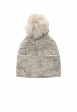 Laskettopäähine vaaleanharmaana, jossa on ribattu pinta ja fluffy pom-pom päällä. Muotoilu on yksinkertainen ja pyöreä kruunussa.