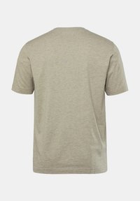 Camiseta de manga corta en beige claro, hecha de una suave mezcla de algodón, con cuello redondo y una textura lisa y uniforme sin patrones.