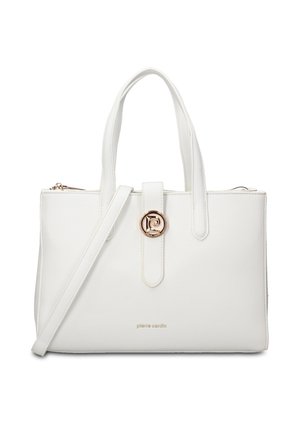Witte leren handtas met dubbele handvatten, afneembare schouderriem, goudkleurige ronde sluiting en klein "pierre cardin"-logo aan de voorkant.