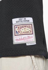 Mitchell & Ness CHICAGO BULLS SCOTTIE PIPPEN - Φανέλα NBA - black