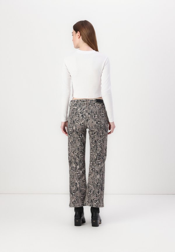 CHRISI - Flared Jeans4