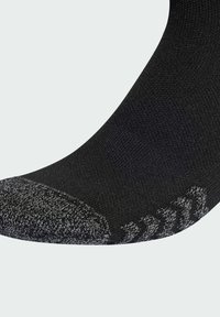 Čierne členkové ponožky s textúrovanou sivou špičkou a pätou, vyrobené z hladkej pleteniny. Obsahujú zosilnené oblasti pre väčšiu trvácnosť.